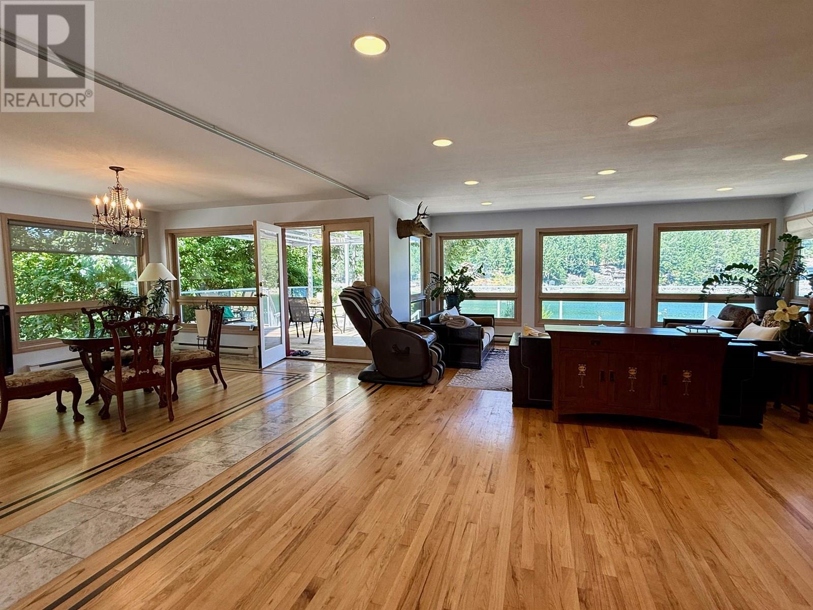 12879-12881 Sunshine Coast Highway, Madeira Park, British Columbia  V0N 2H1 - Photo 12 - R2988205