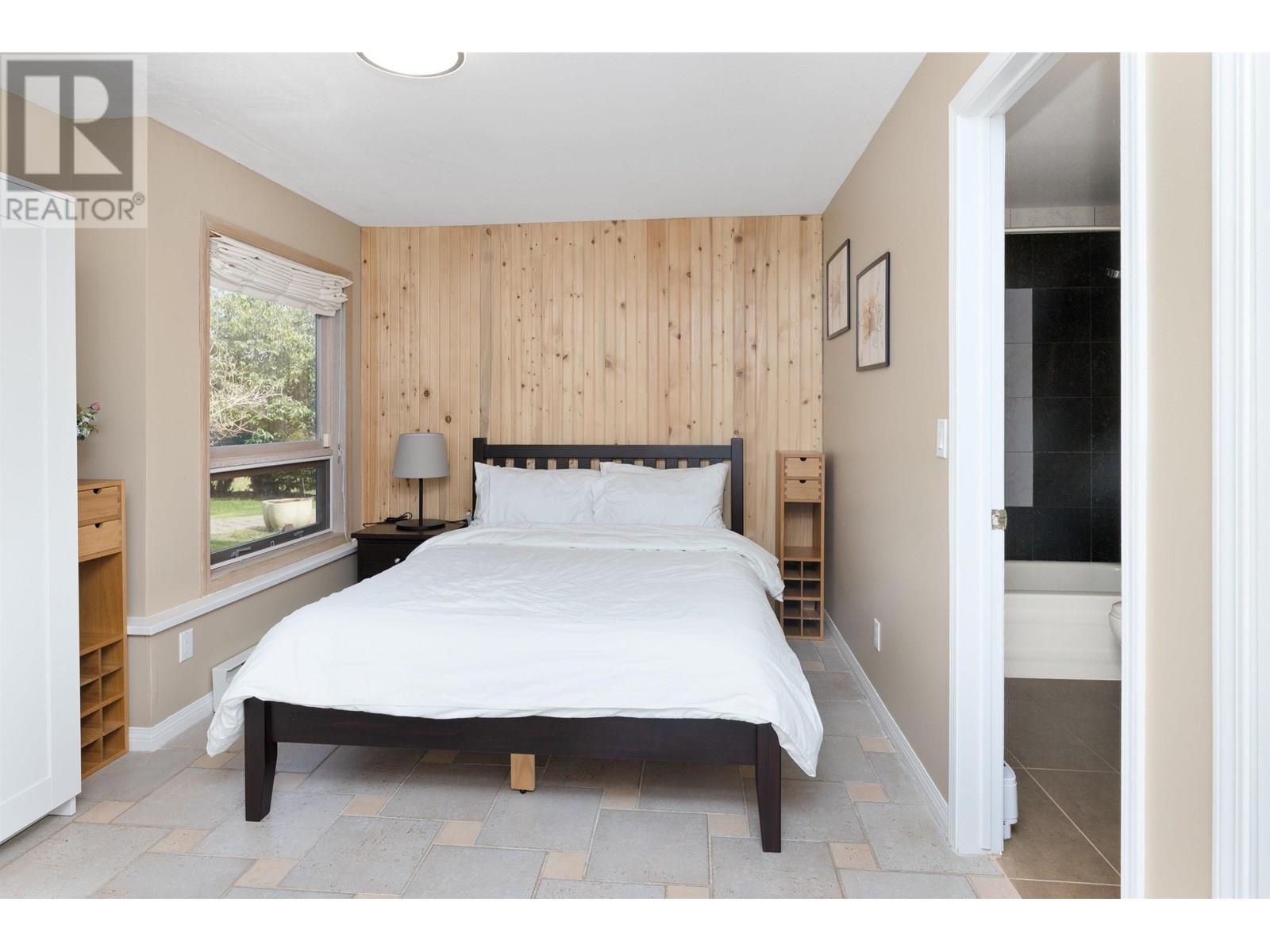 12879-12881 Sunshine Coast Highway, Madeira Park, British Columbia  V0N 2H1 - Photo 30 - R2988205