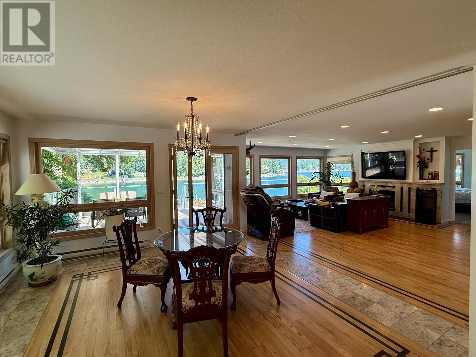 12879-12881 Sunshine Coast Highway, Madeira Park, British Columbia  V0N 2H1 - Photo 10 - R2988205