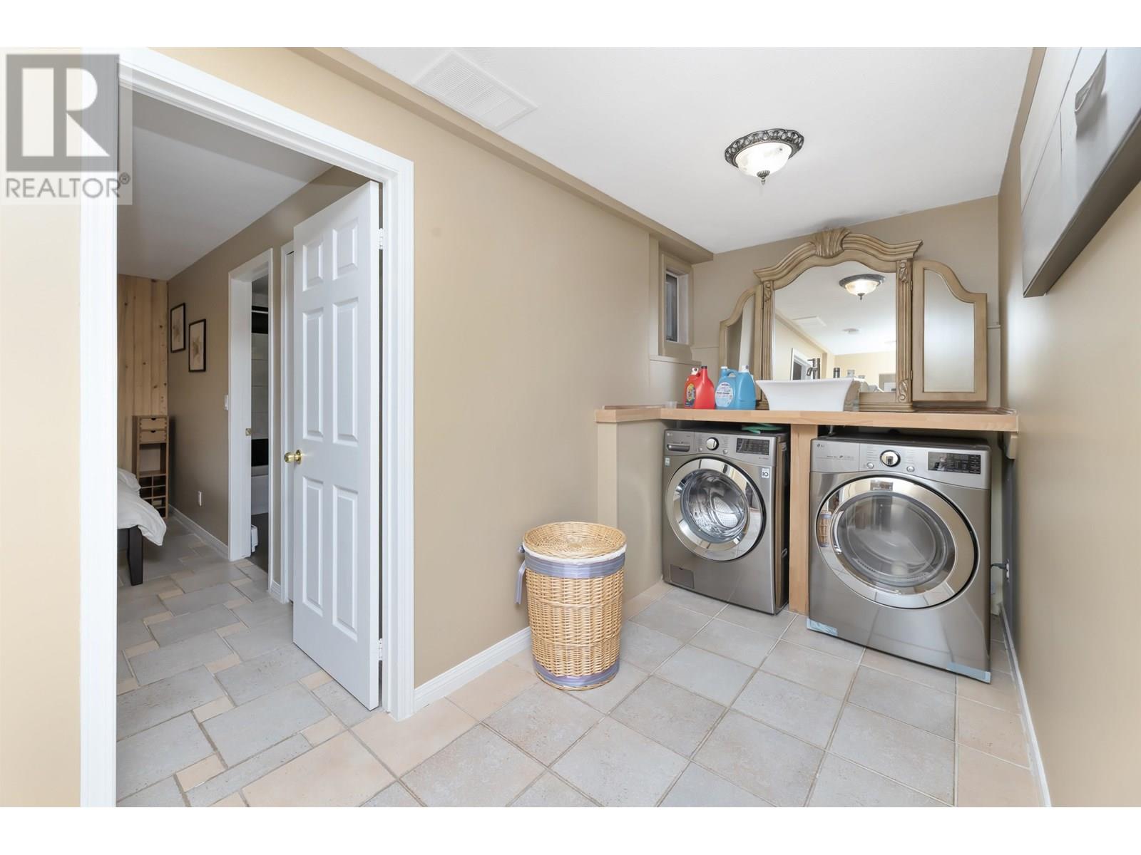 12879-12881 Sunshine Coast Highway, Madeira Park, British Columbia  V0N 2H1 - Photo 33 - R2988205