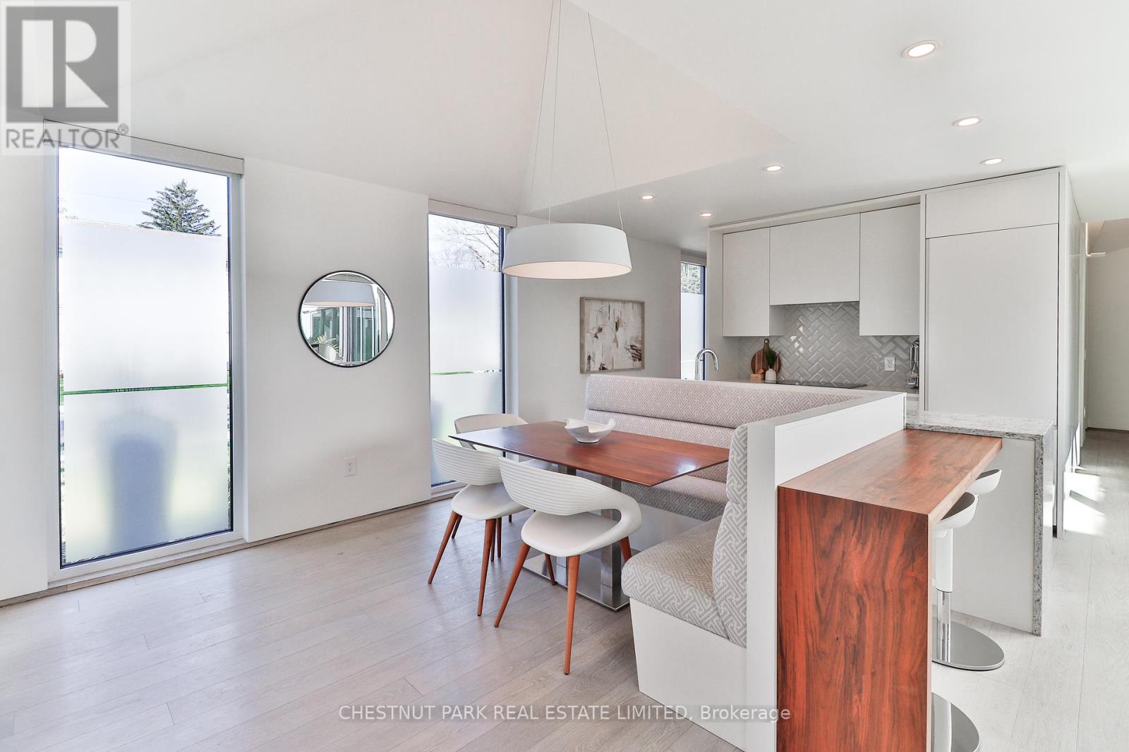 1427 Birch Avenue, Burlington (Brant), Ontario  L7S 1J4 - Photo 13 - W12077866