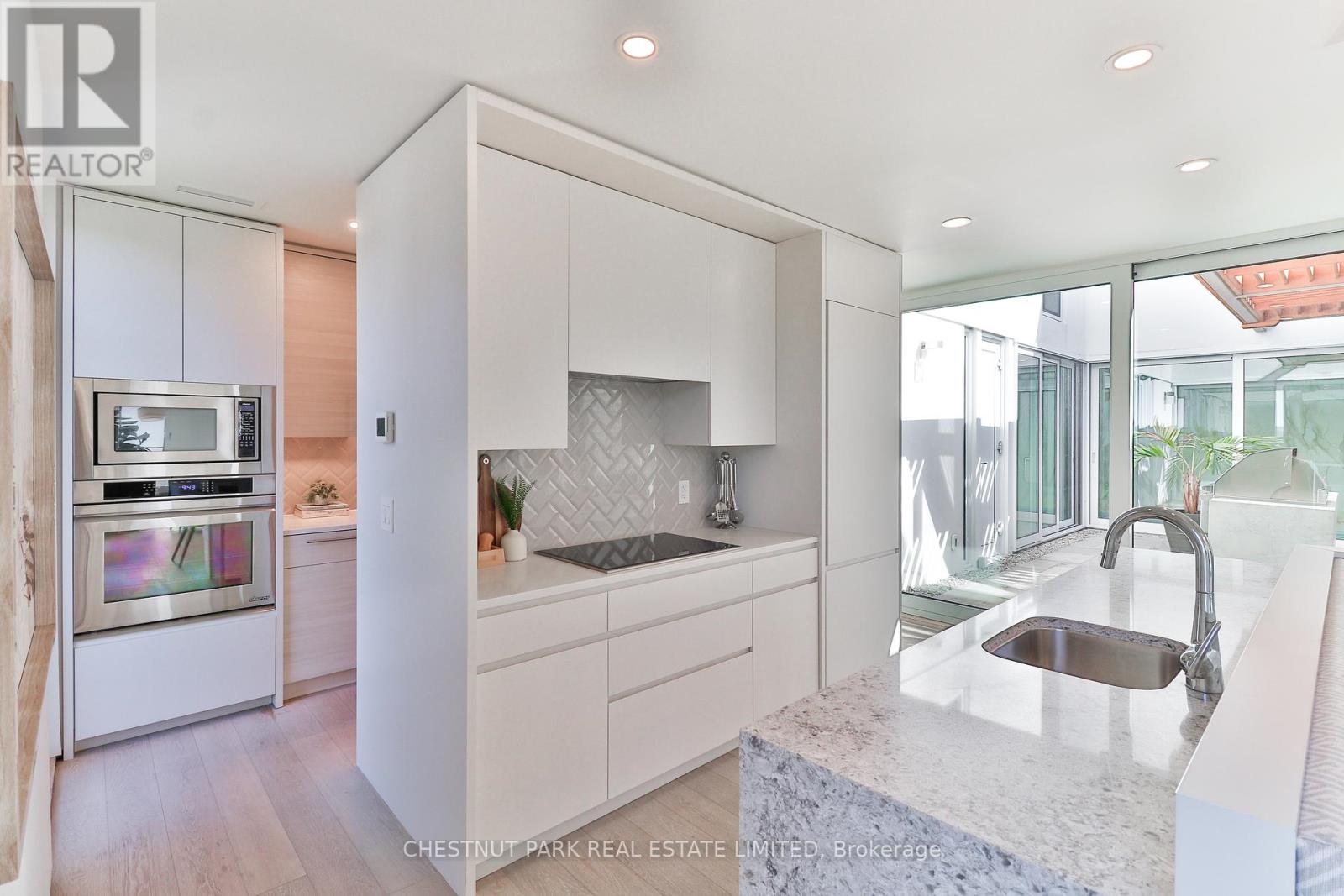 1427 Birch Avenue, Burlington (Brant), Ontario  L7S 1J4 - Photo 7 - W12077866