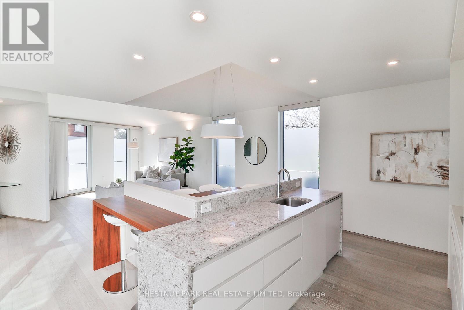 1427 Birch Avenue, Burlington (Brant), Ontario  L7S 1J4 - Photo 9 - W12077866
