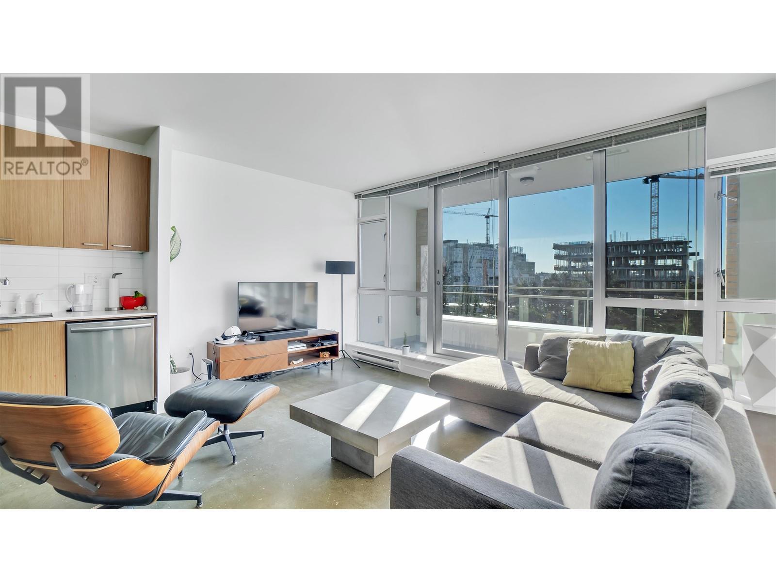 620 221 Union Street, Vancouver, British Columbia  V6A 0B4 - Photo 2 - R2989372