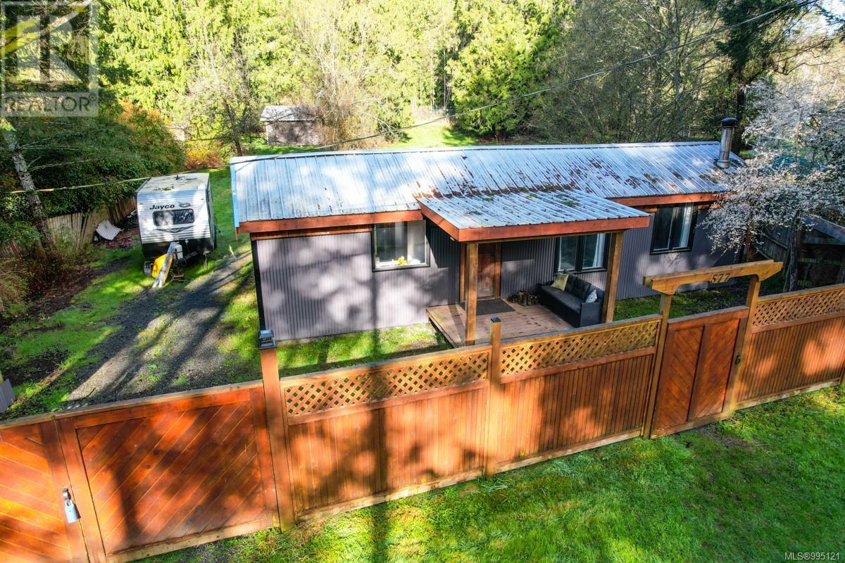 Property at 577 Wildwood Cres image 3
