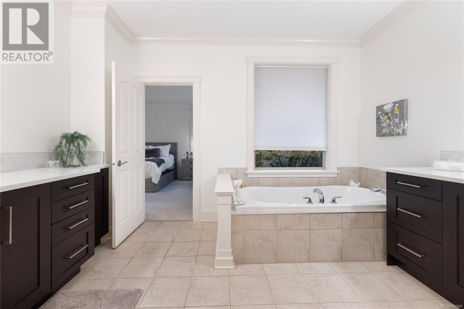Property at 3284 Renwick Pl image 2