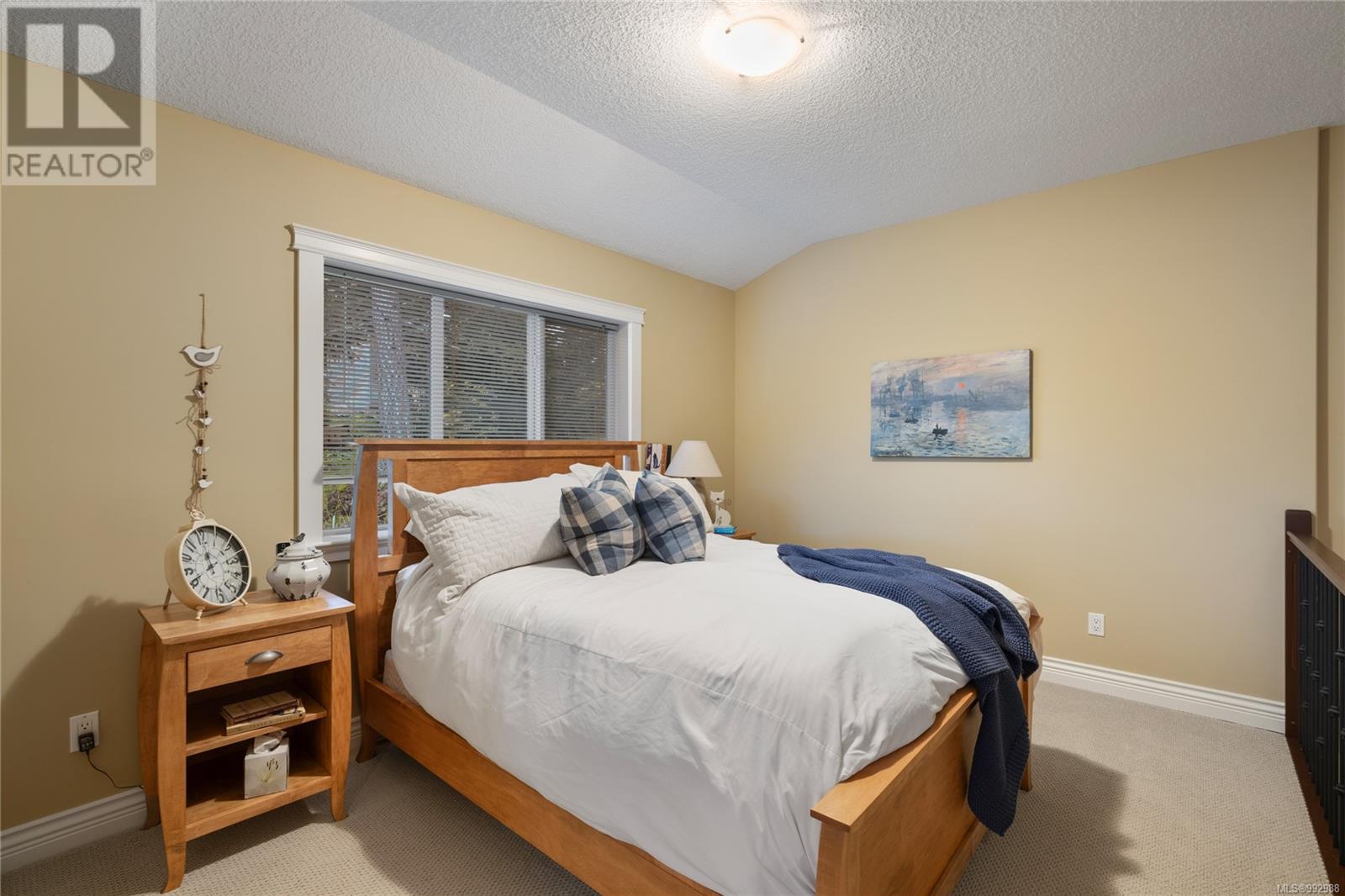 Property at 3284 Renwick Pl image 3