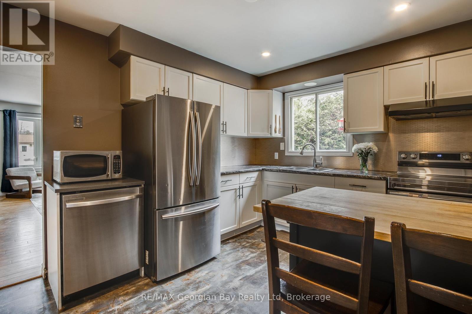 44 Hill Top Drive, Penetanguishene, Ontario  L9M 1H9 - Photo 13 - S12077976
