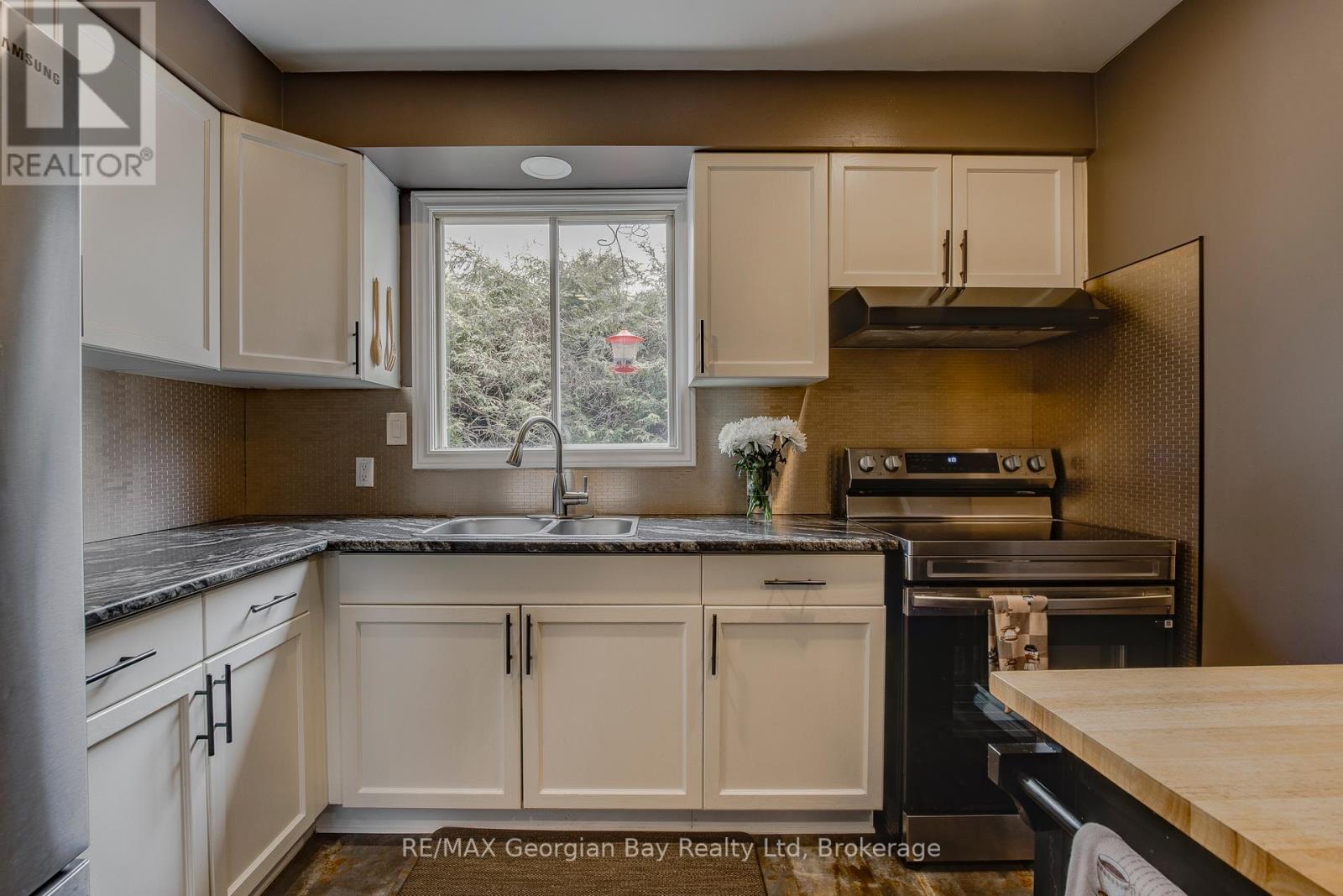 44 Hill Top Drive, Penetanguishene, Ontario  L9M 1H9 - Photo 14 - S12077976