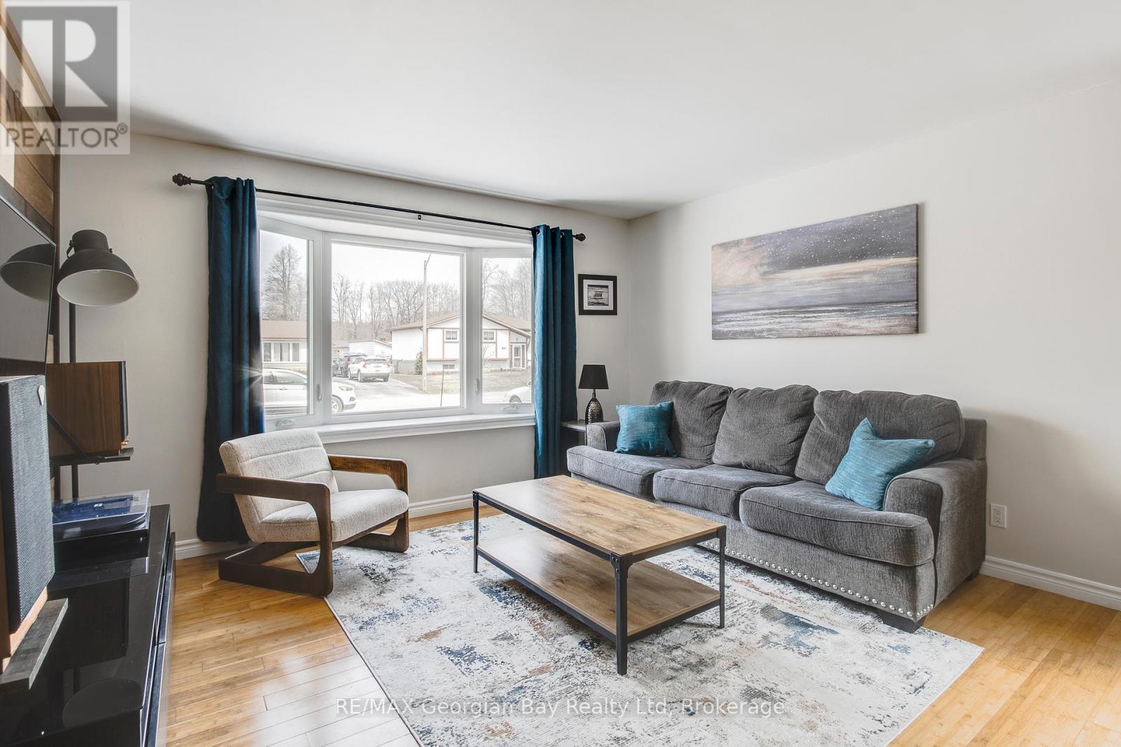 44 Hill Top Drive, Penetanguishene, Ontario  L9M 1H9 - Photo 6 - S12077976