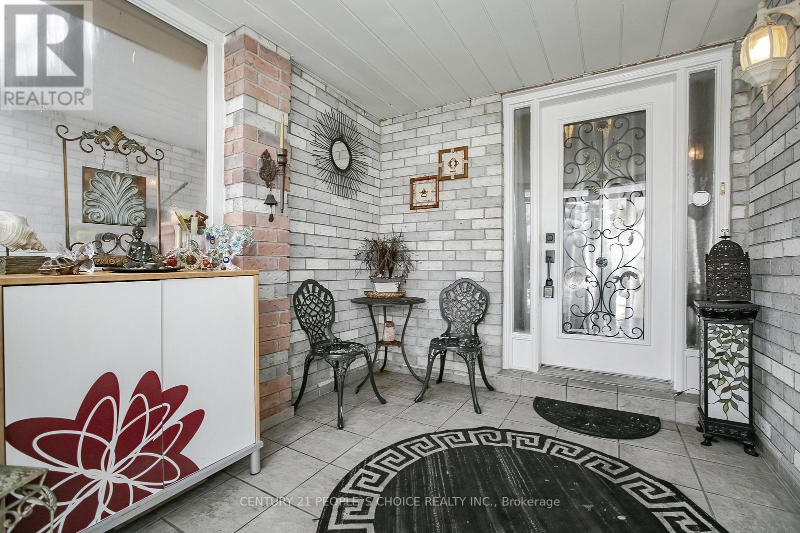 Property at 81 RAVENSCLIFFE COURT image 4