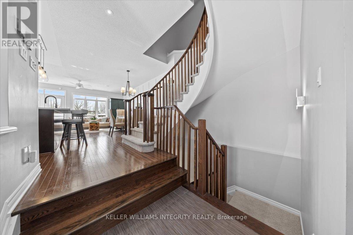 Property at 381 COOKS MILL CRESCENT image 4