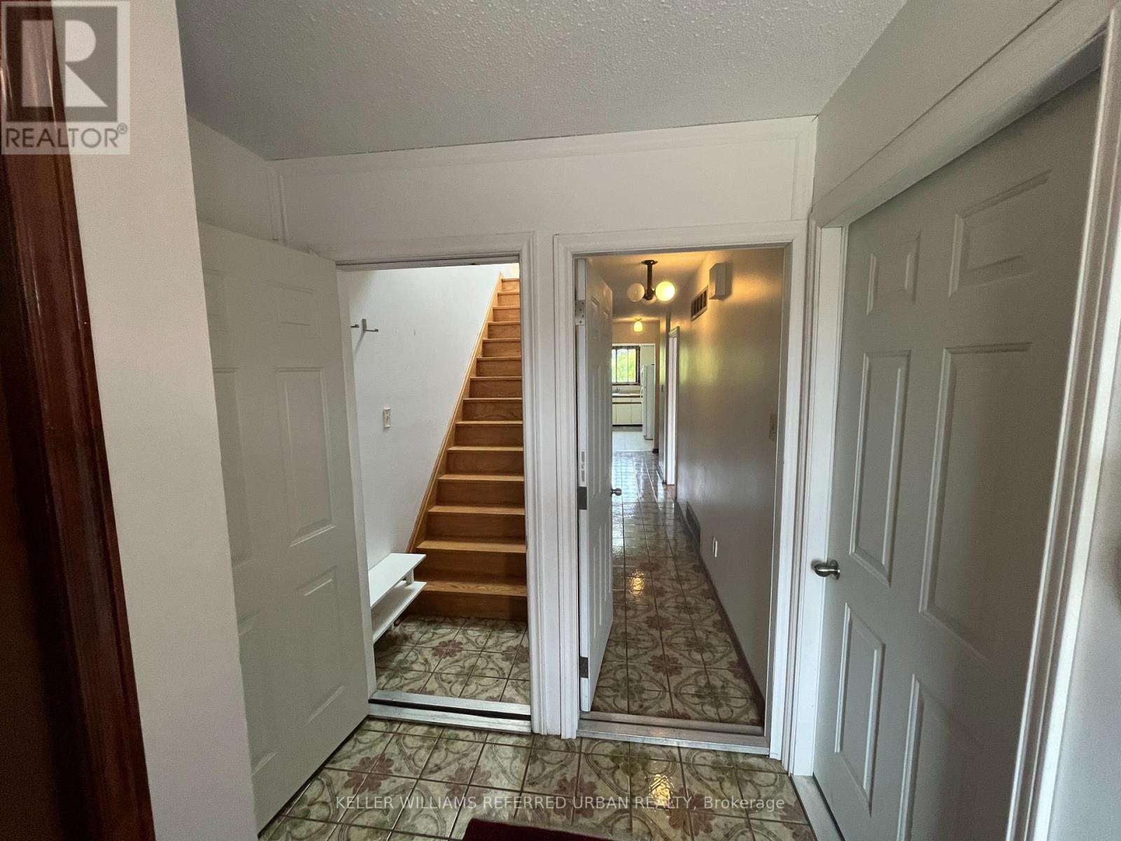 Main - 222 Mortimer Avenue, Toronto, Ontario  M4J 2C5 - Photo 2 - E12077931