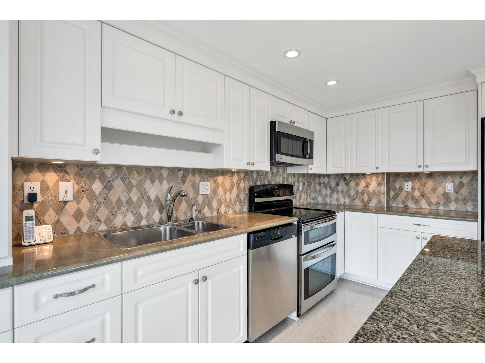 404 9978 148 Street, Surrey, British Columbia  V3R 0P9 - Photo 7 - R2989404