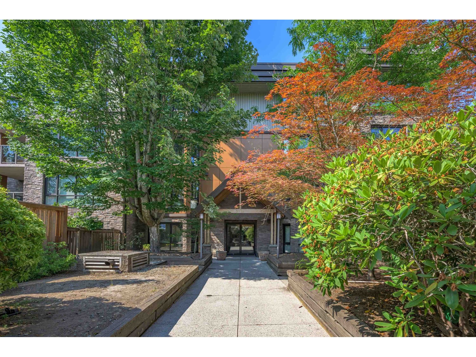 404 9978 148 Street, Surrey, British Columbia  V3R 0P9 - Photo 2 - R2989404