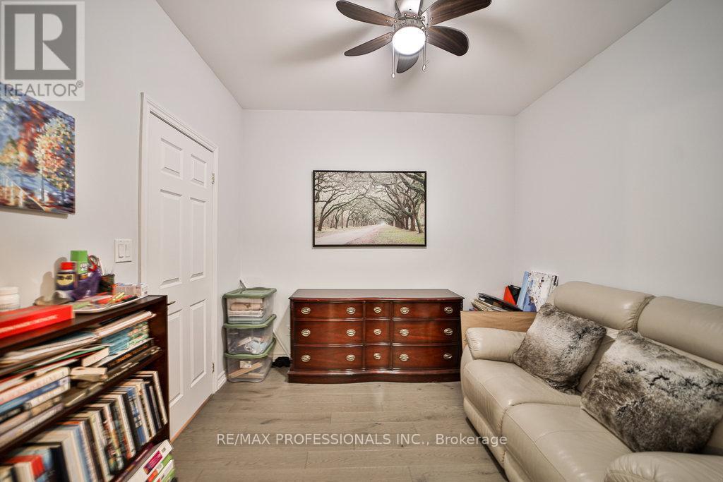 319 - 33 Wallace Street, Vaughan, Ontario  L4L 2P2 - Photo 8 - N12078011