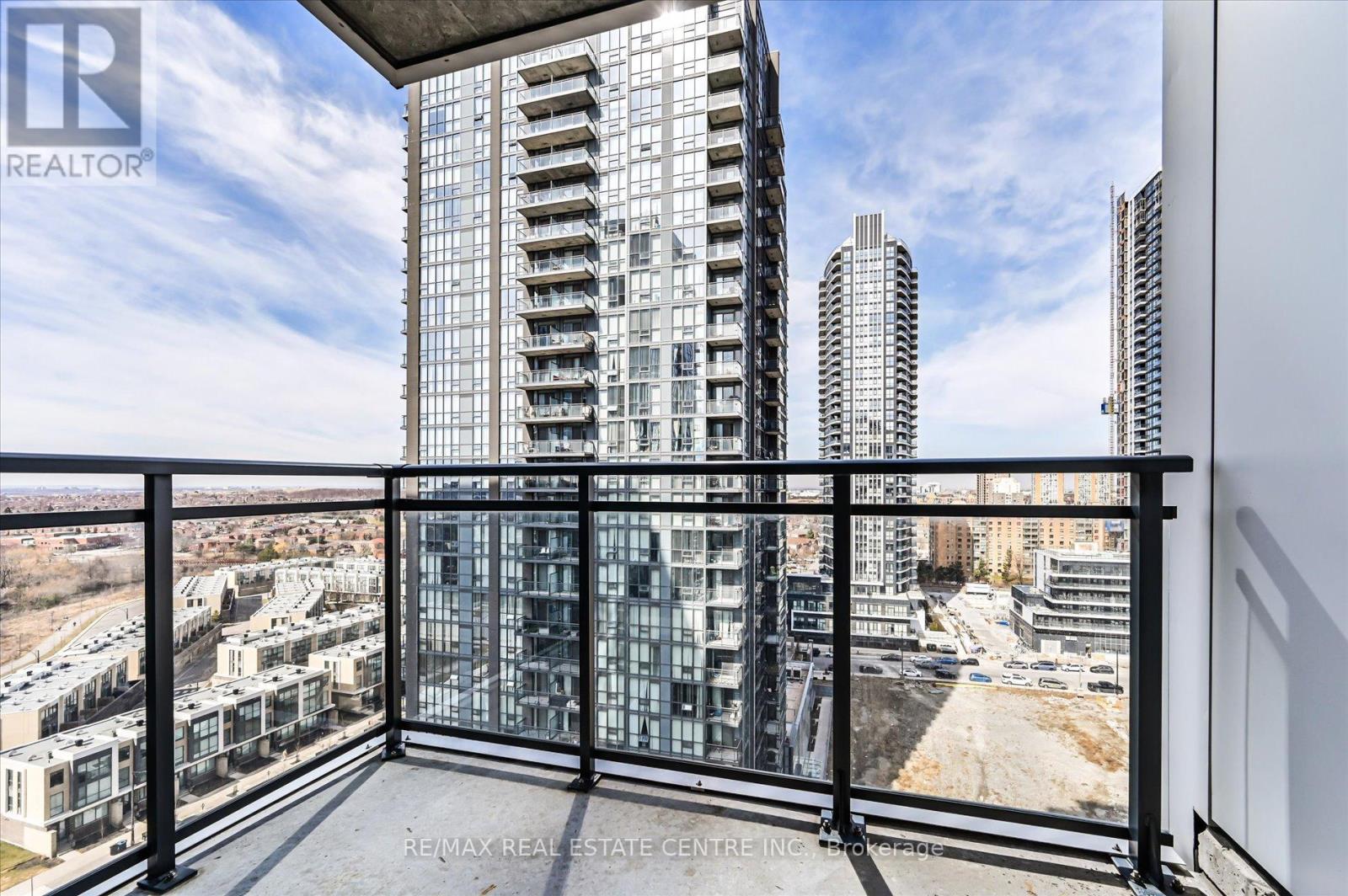 1402 - 55 Eglinton Avenue W, Mississauga, Ontario  L5R 0E4 - Photo 12 - W12077942
