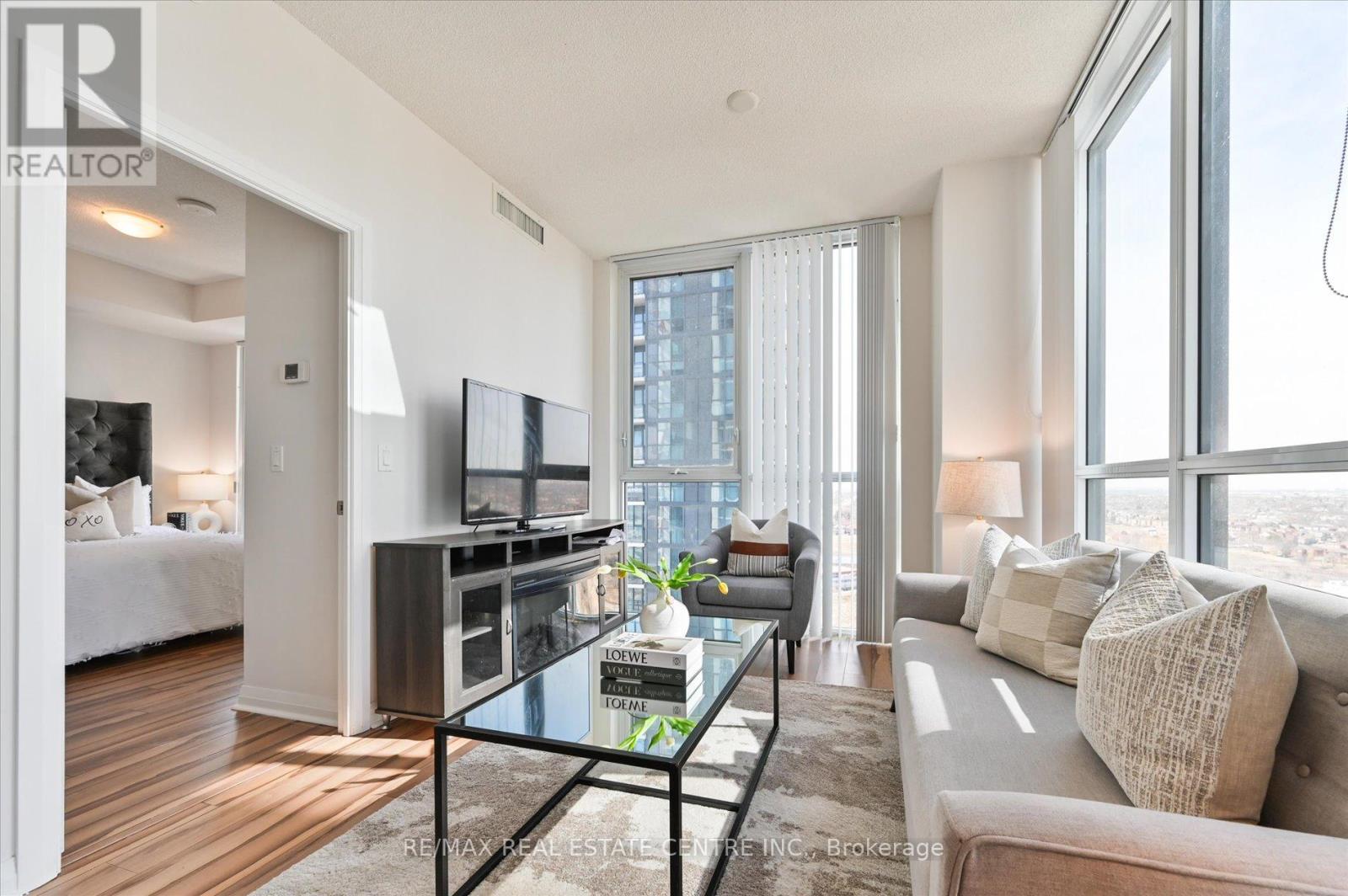 1402 - 55 Eglinton Avenue W, Mississauga, Ontario  L5R 0E4 - Photo 19 - W12077942