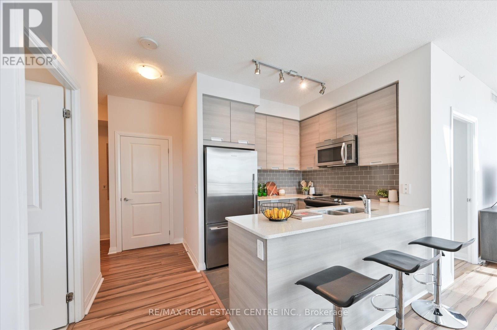 1402 - 55 Eglinton Avenue W, Mississauga, Ontario  L5R 0E4 - Photo 2 - W12077942