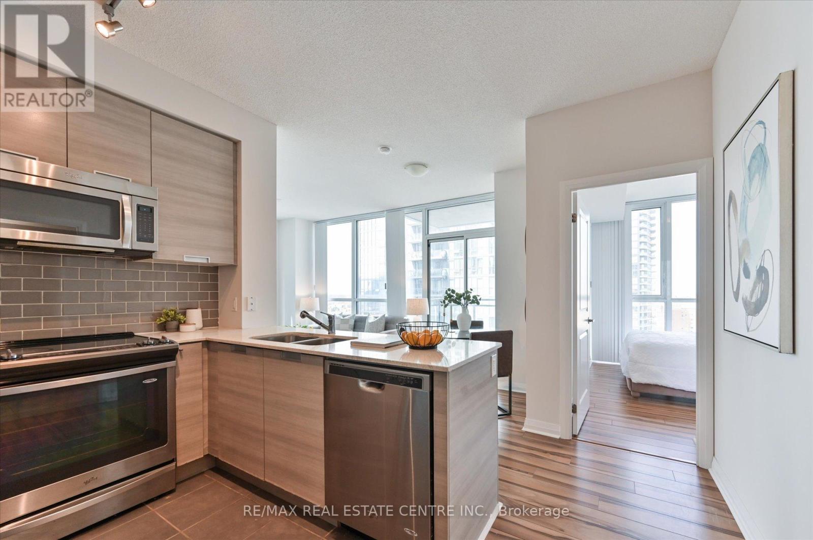 1402 - 55 Eglinton Avenue W, Mississauga, Ontario  L5R 0E4 - Photo 5 - W12077942