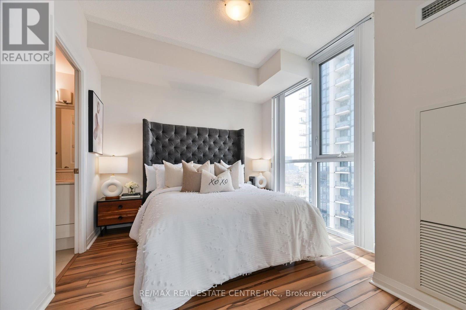 1402 - 55 Eglinton Avenue W, Mississauga, Ontario  L5R 0E4 - Photo 6 - W12077942