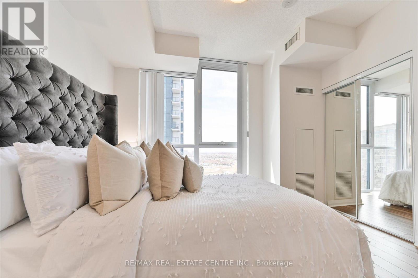 1402 - 55 Eglinton Avenue W, Mississauga, Ontario  L5R 0E4 - Photo 7 - W12077942