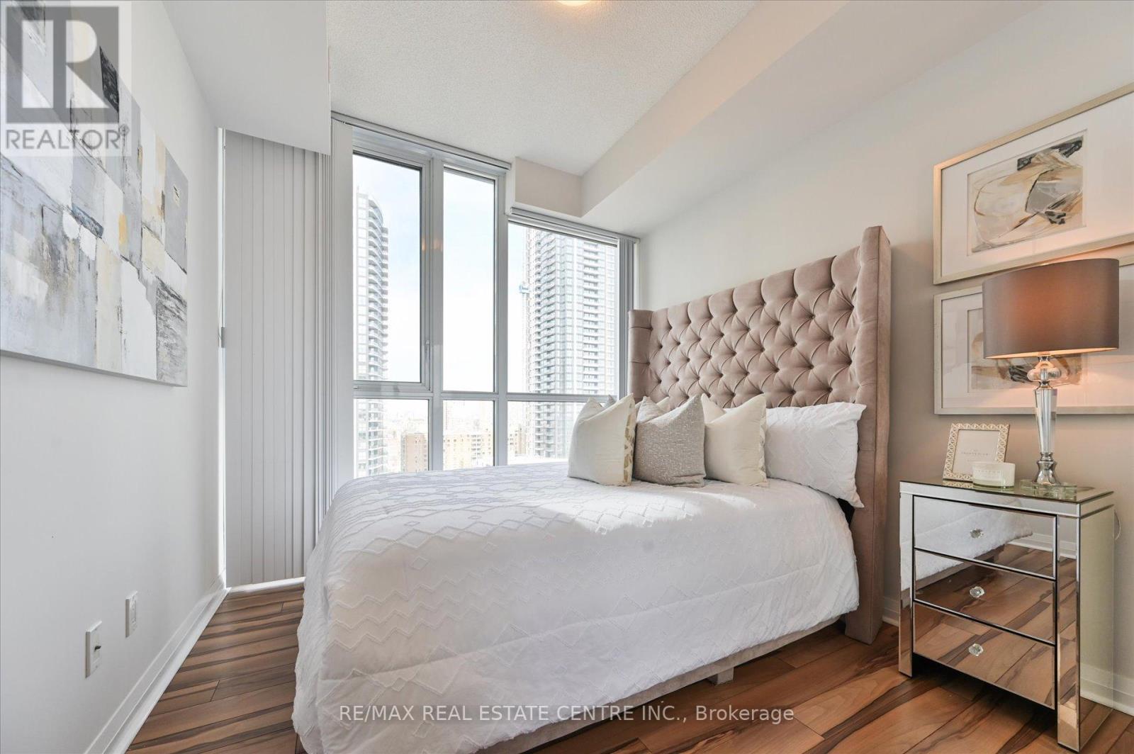1402 - 55 Eglinton Avenue W, Mississauga, Ontario  L5R 0E4 - Photo 9 - W12077942