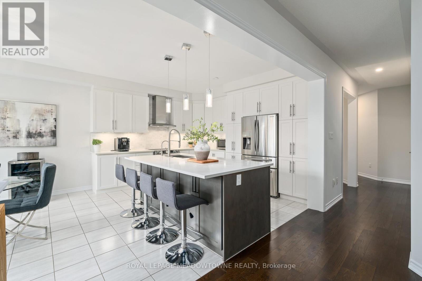 Property at 121 UPPER CANADA COURT image 5