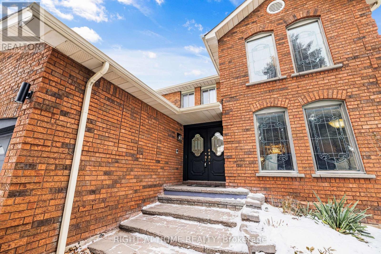 Property at 4469 IDLEWILDE CRESCENT image 3