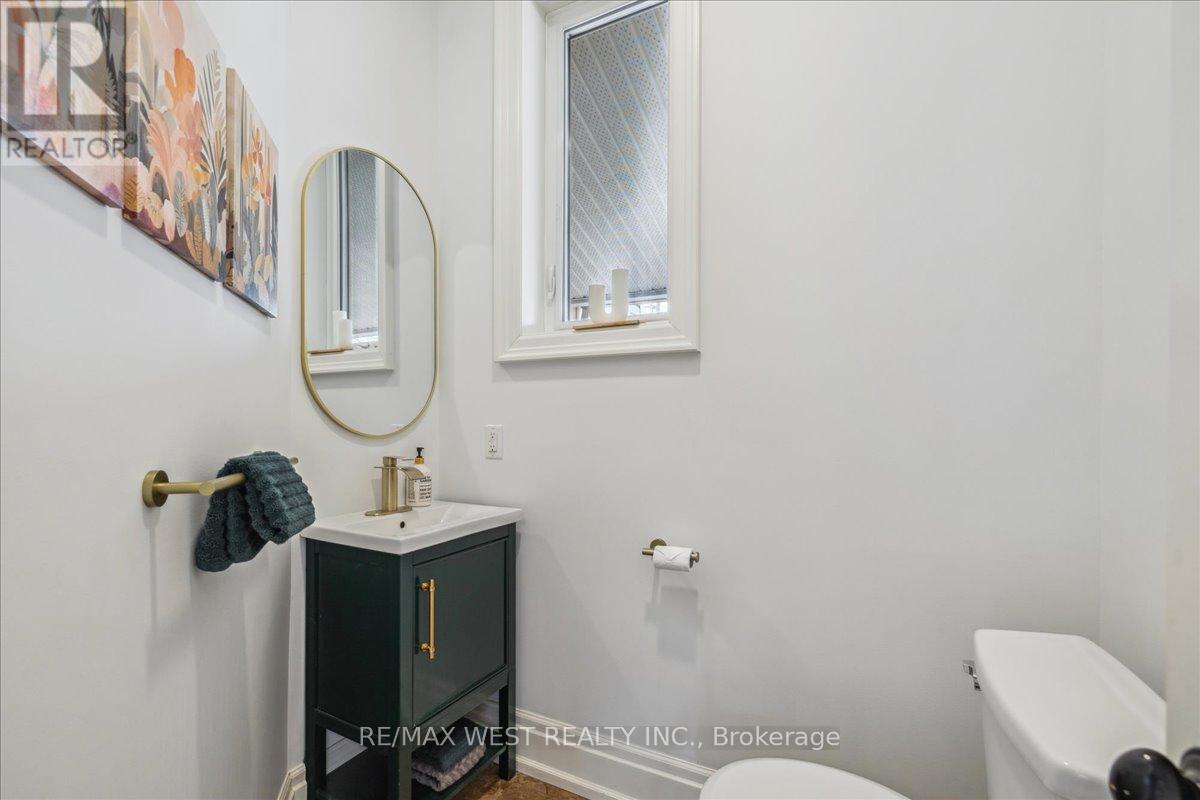 1032 King Road, Burlington, Ontario  L7T 3L4 - Photo 16 - W12078017