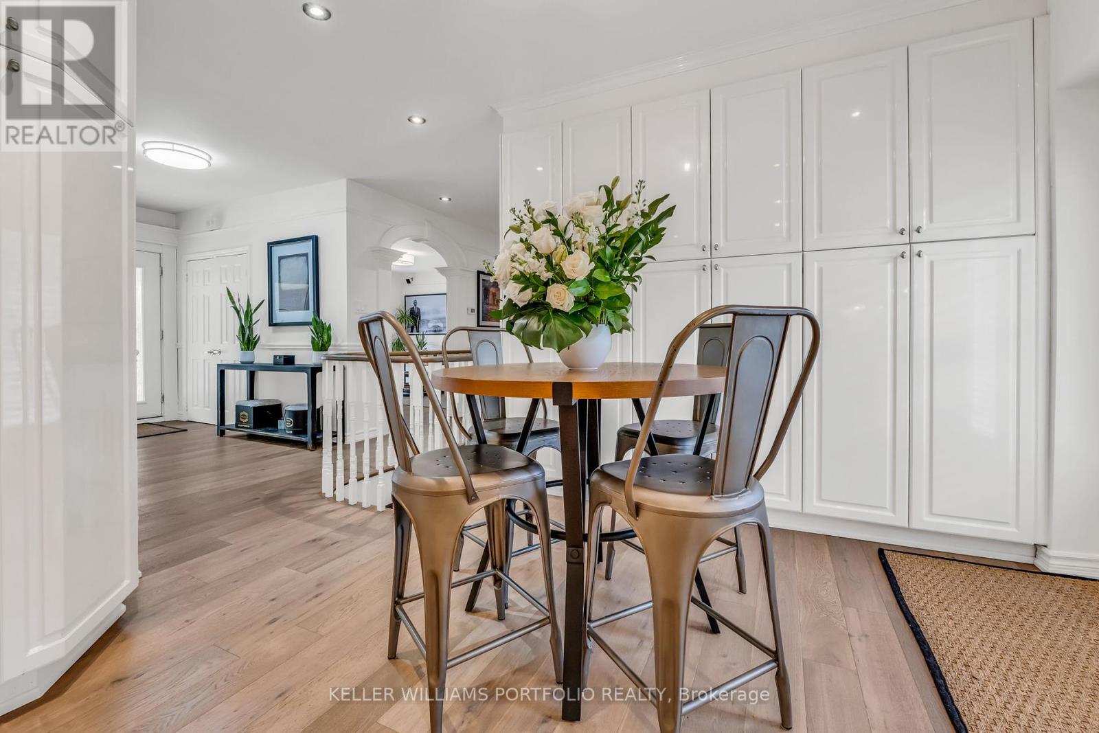 1123 Lakeshore Road E, Oakville (Oo Old Oakville), Ontario  L6J 1K9 - Photo 10 - W12078047