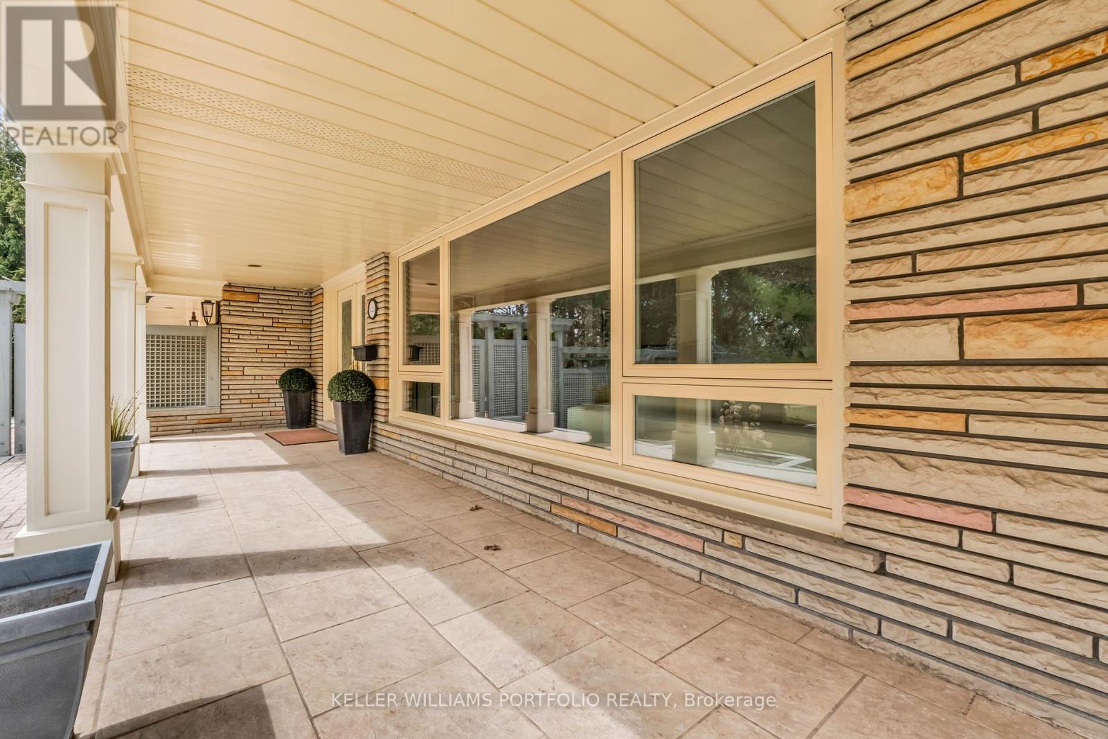 Property at 1123 LAKESHORE ROAD E image 2