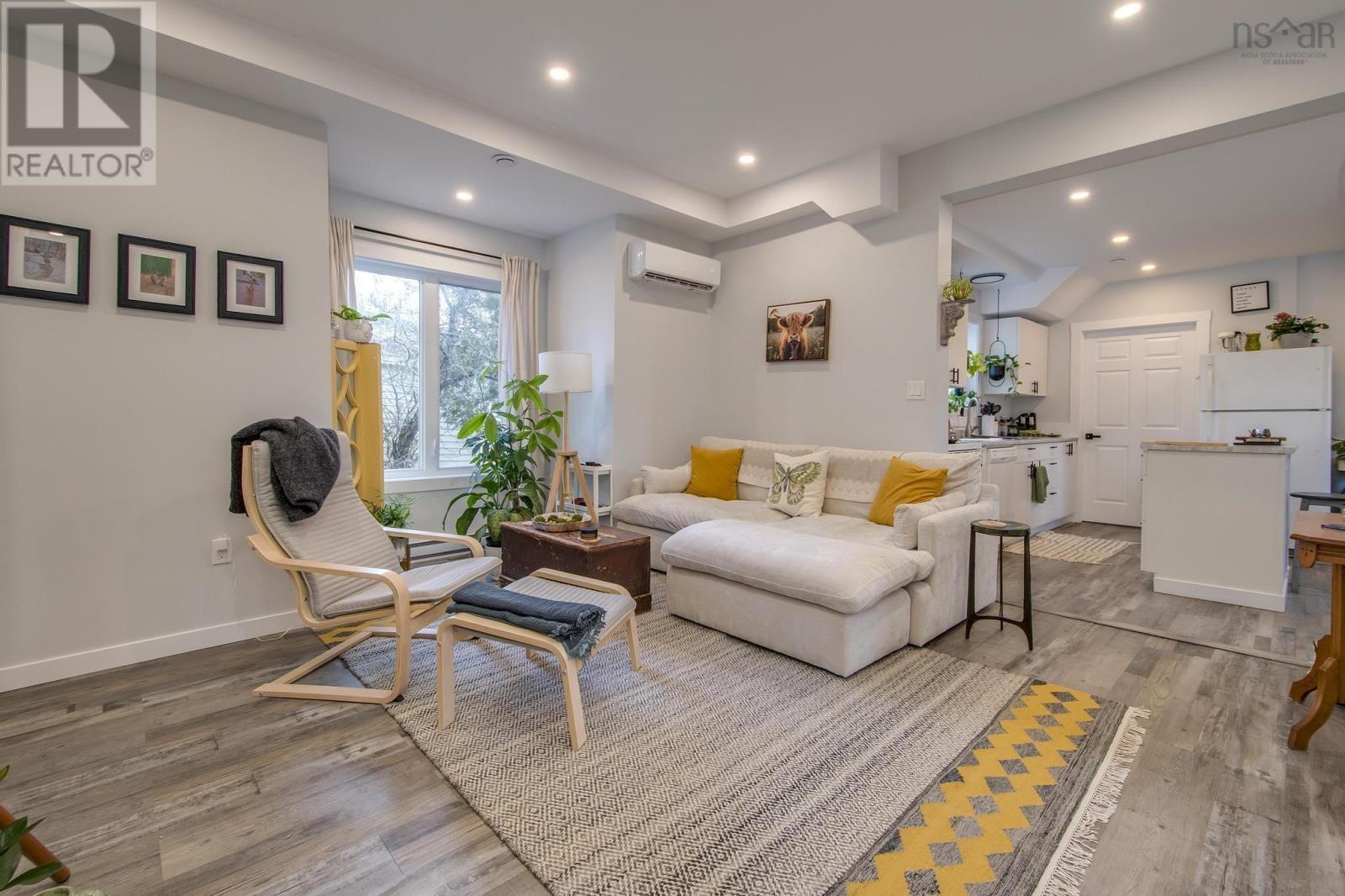 Property at 321 South Foord Street image 2