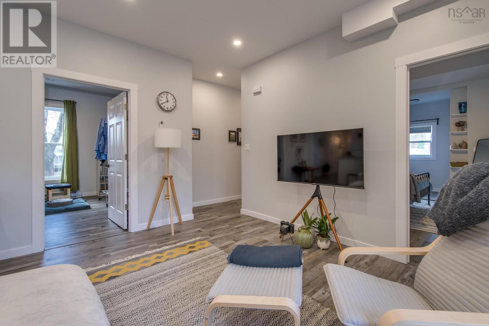Property at 321 South Foord Street image 5