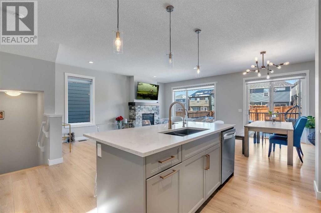 Property at 27 Cranbrook Court SE image 4