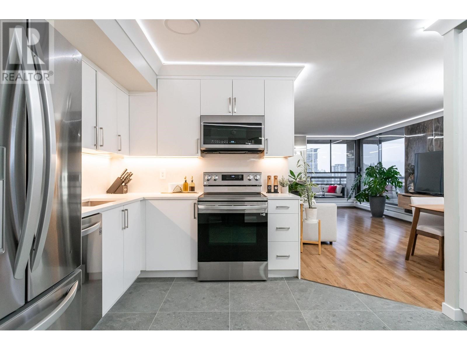 Listing Picture 9 of 39 : 2205 3771 BARTLETT COURT, Burnaby / 本拿比 - 魯藝地產 Yvonne Lu Group - MLS Medallion Club Member