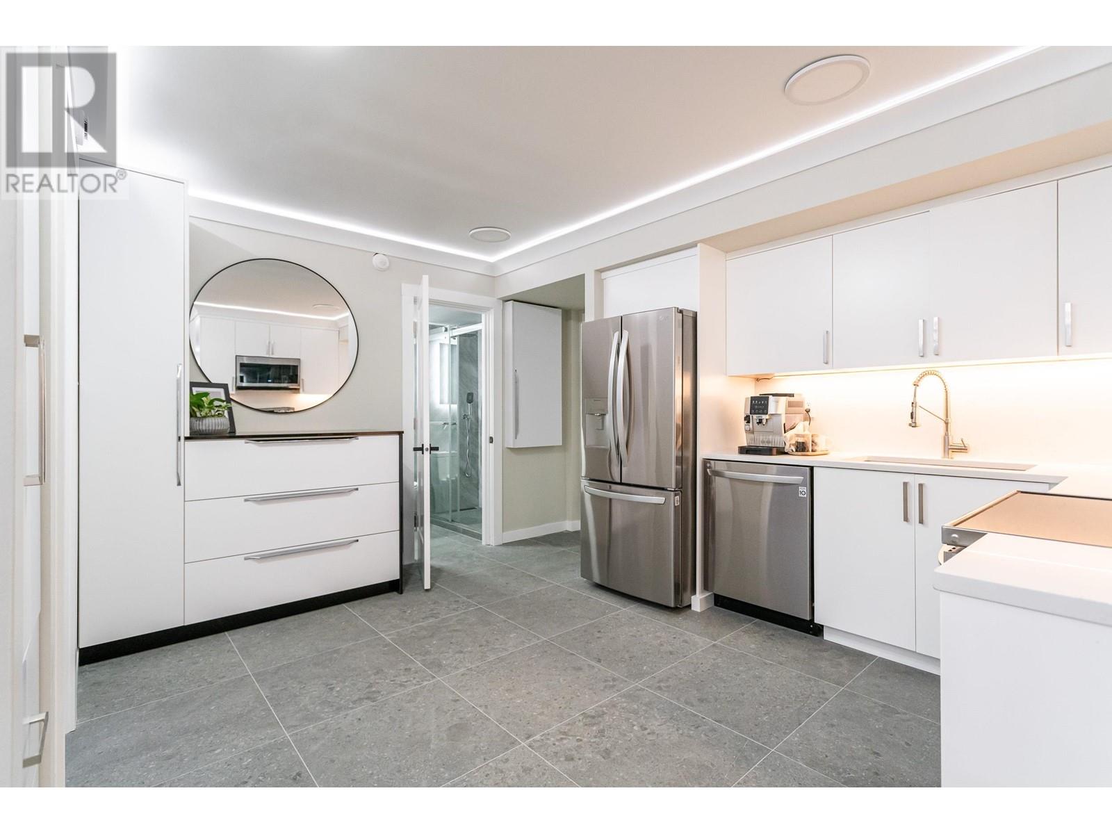 Listing Picture 8 of 39 : 2205 3771 BARTLETT COURT, Burnaby / 本拿比 - 魯藝地產 Yvonne Lu Group - MLS Medallion Club Member