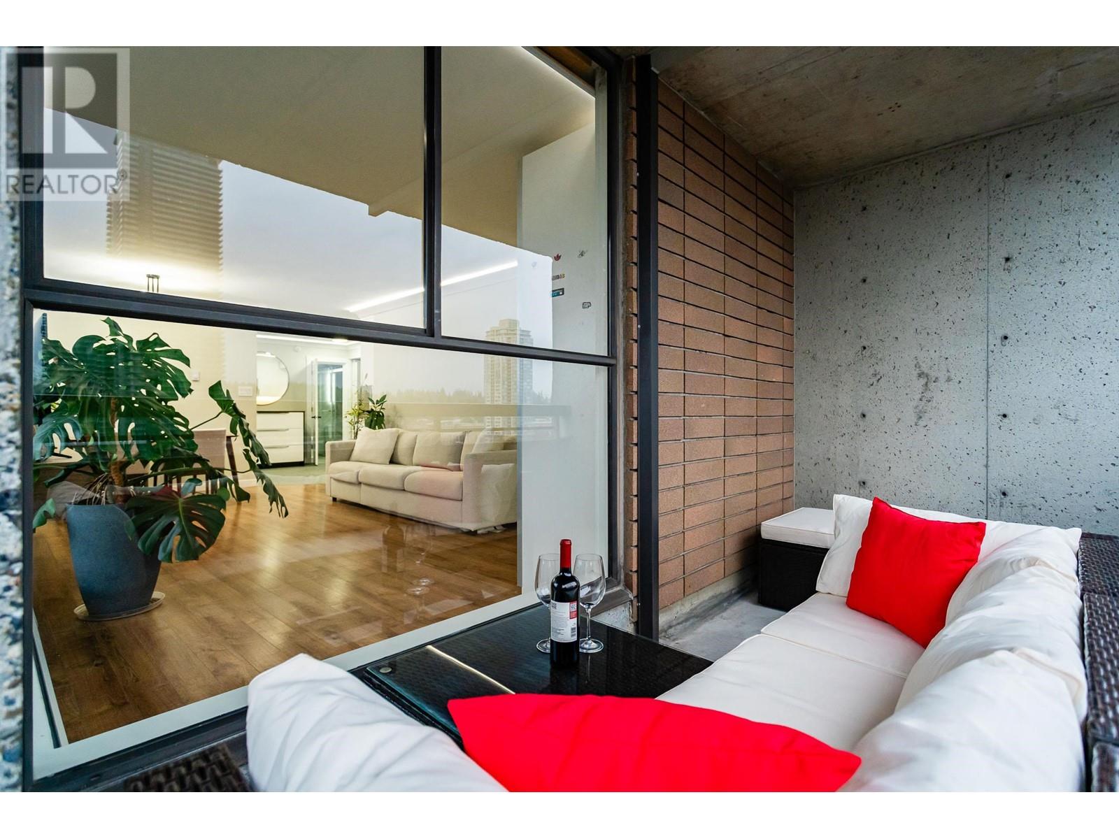 Listing Picture 22 of 39 : 2205 3771 BARTLETT COURT, Burnaby / 本拿比 - 魯藝地產 Yvonne Lu Group - MLS Medallion Club Member
