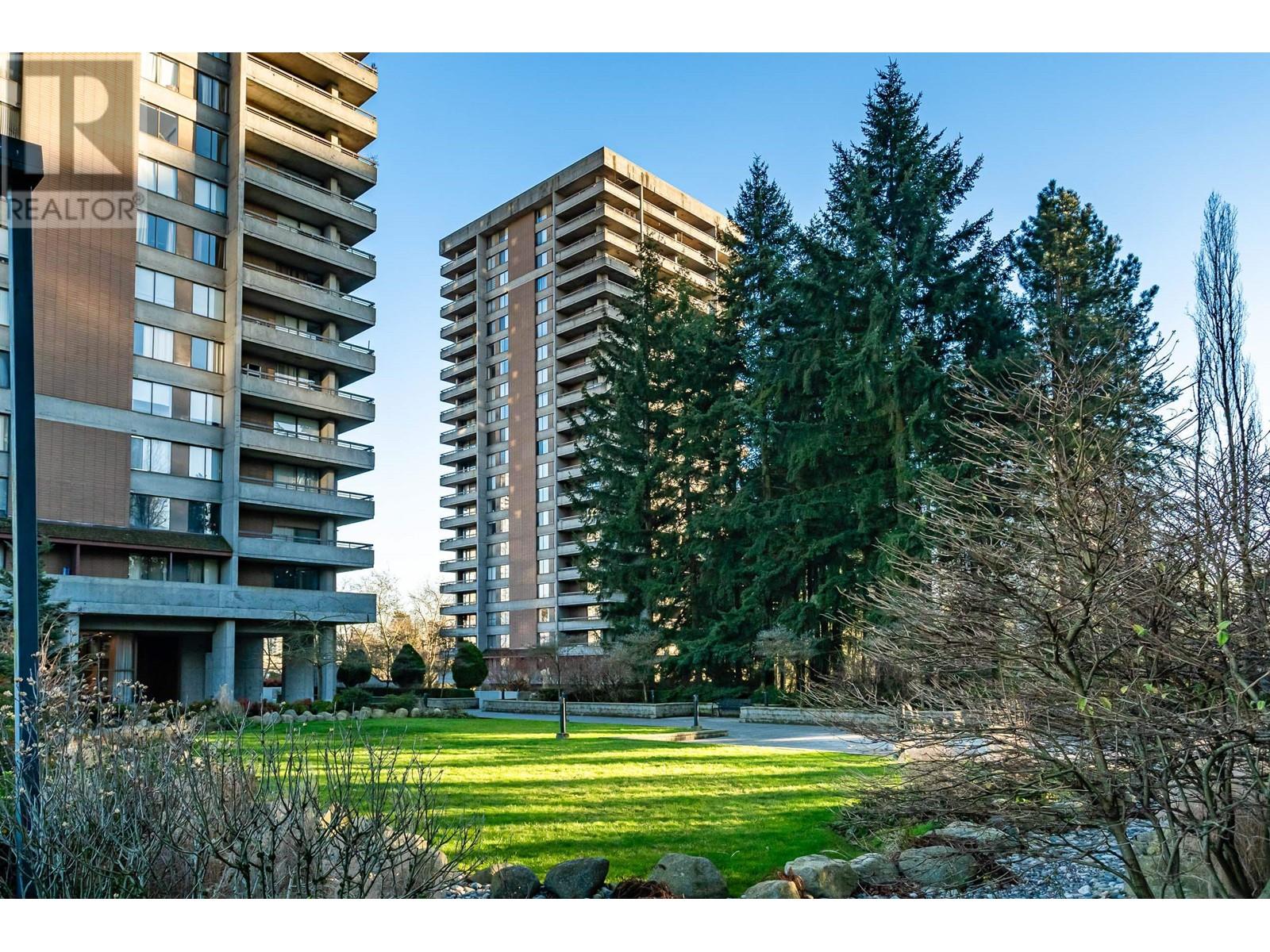 2205 3771 BARTLETT COURT, Burnaby