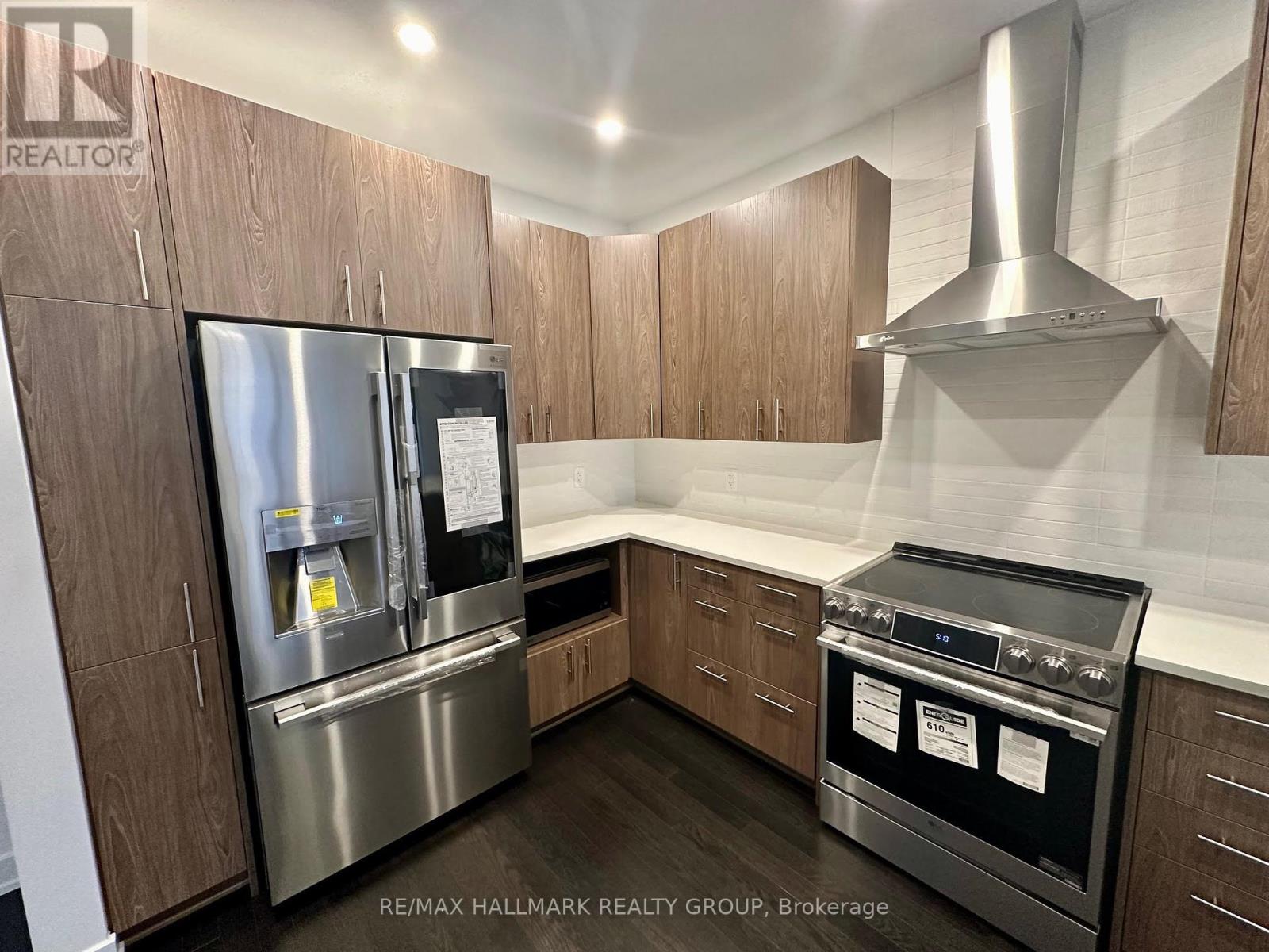 Property at 563 KNOTRIDGE STREET image 2