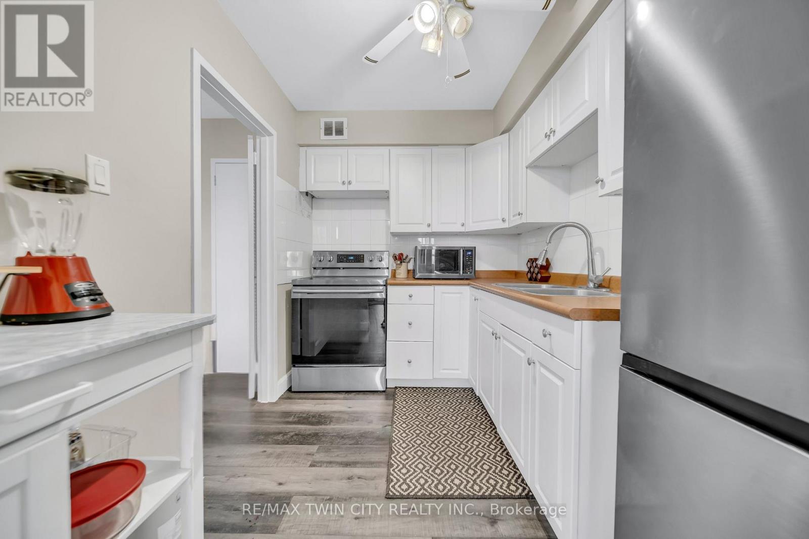701 - 24 Midland Drive, Kitchener, Ontario  N2A 2A8 - Photo 12 - X12078064