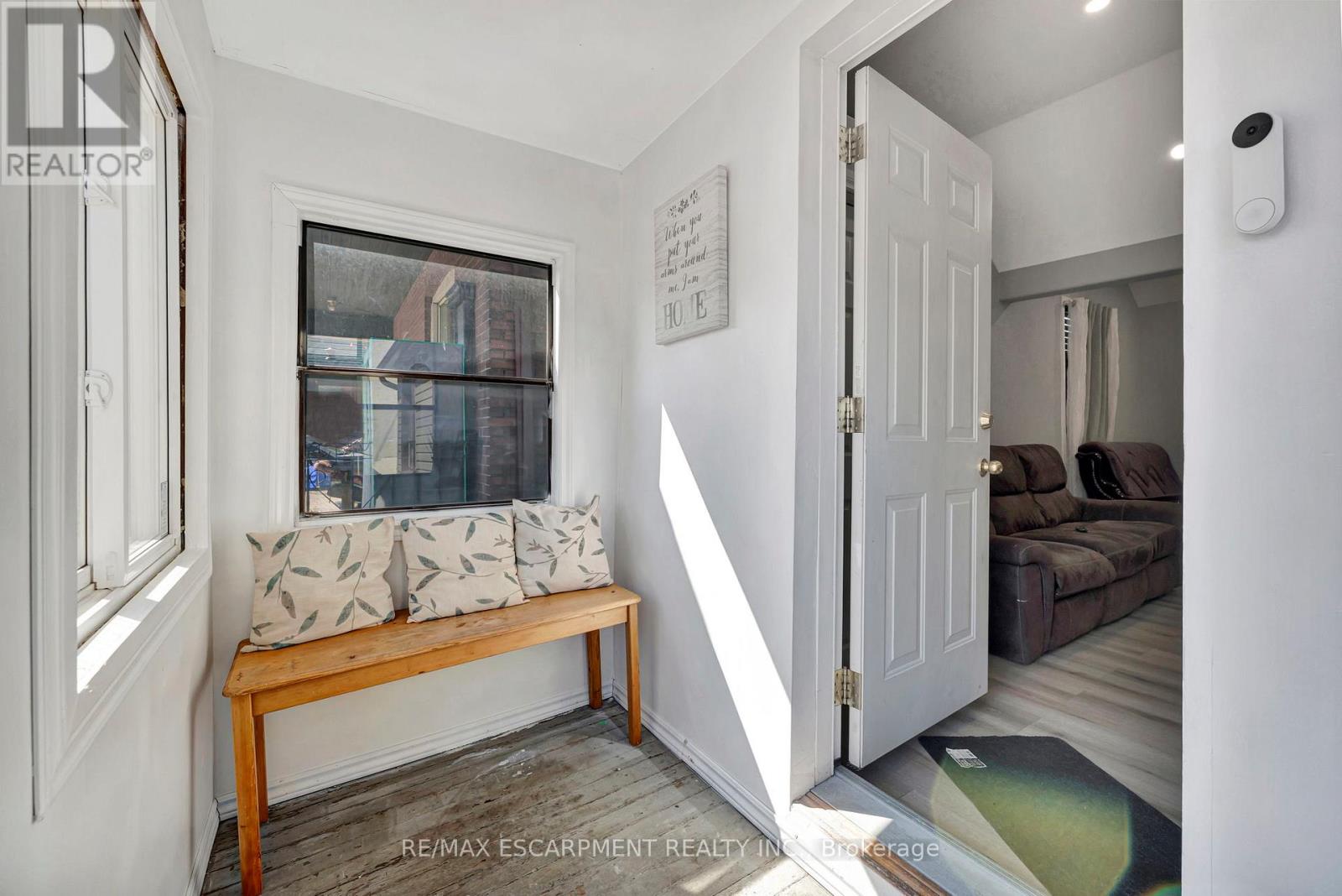 Property at 159 GROSVENOR AVENUE N image 3