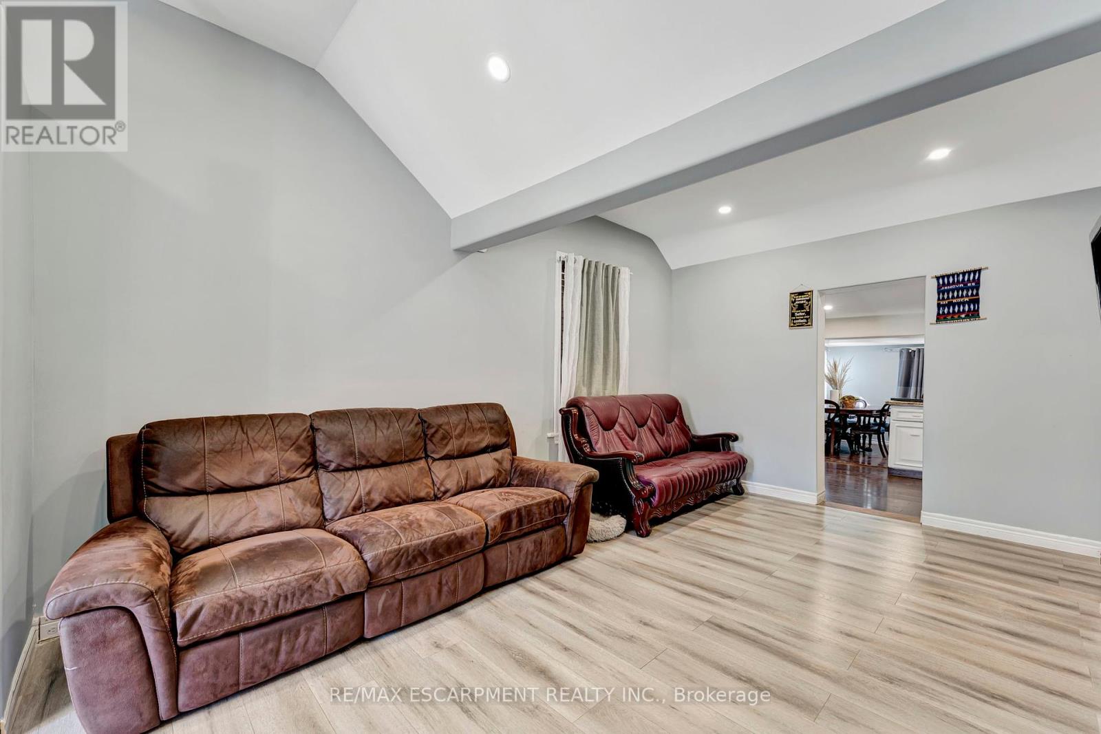 Property at 159 GROSVENOR AVENUE N image 5