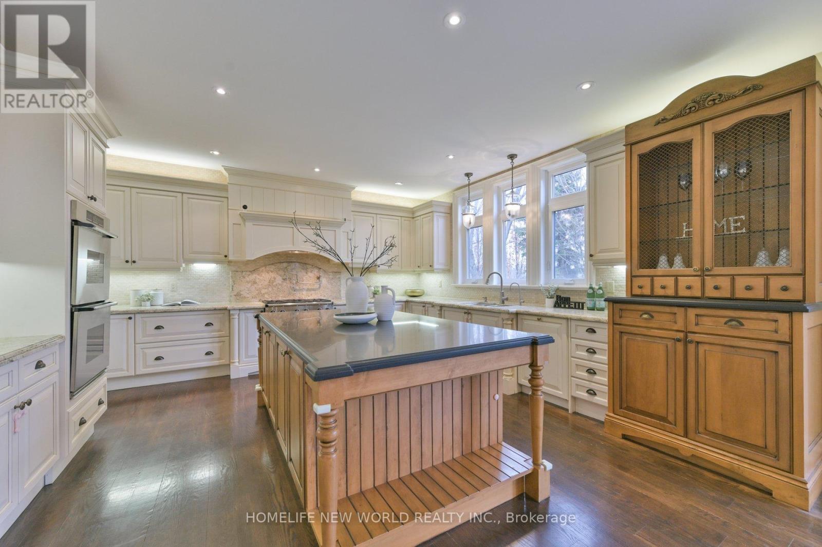 33 Evita Court, Vaughan (Uplands), Ontario  L4J 8K6 - Photo 14 - N12076093