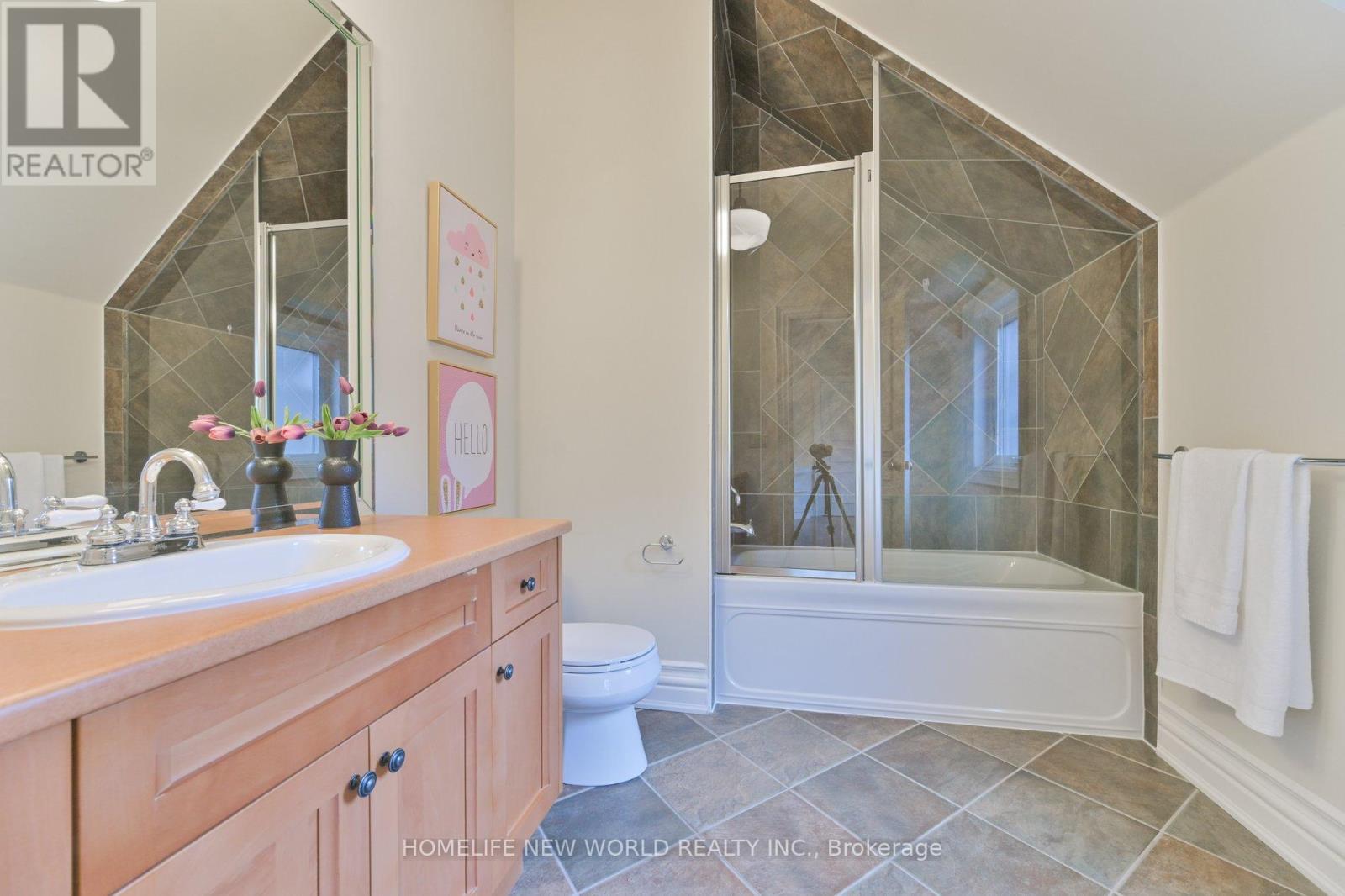 33 Evita Court, Vaughan (Uplands), Ontario  L4J 8K6 - Photo 40 - N12076093