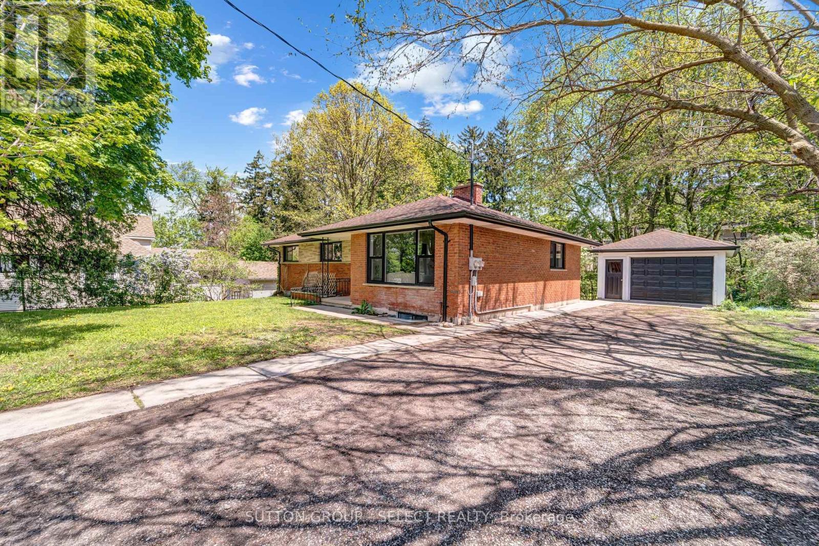 402 North Street, London, Ontario  N6K 2H6 - Photo 4 - X12078231