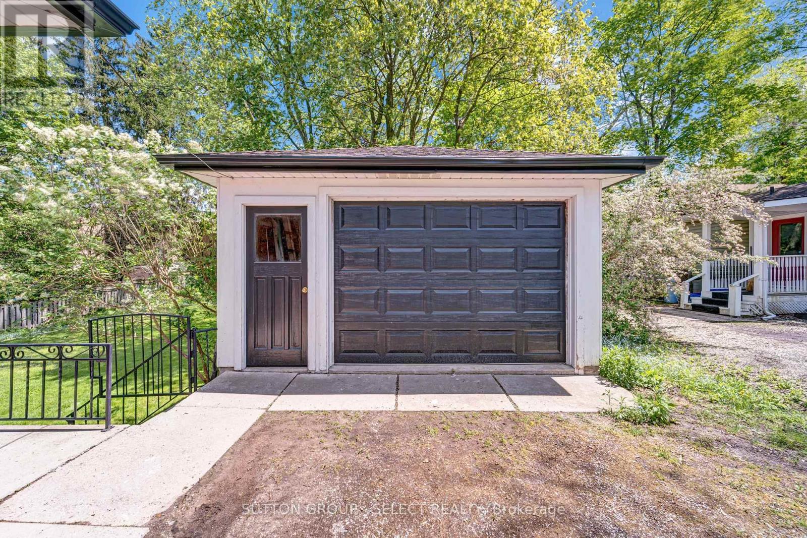 402 North Street, London, Ontario  N6K 2H6 - Photo 5 - X12078231