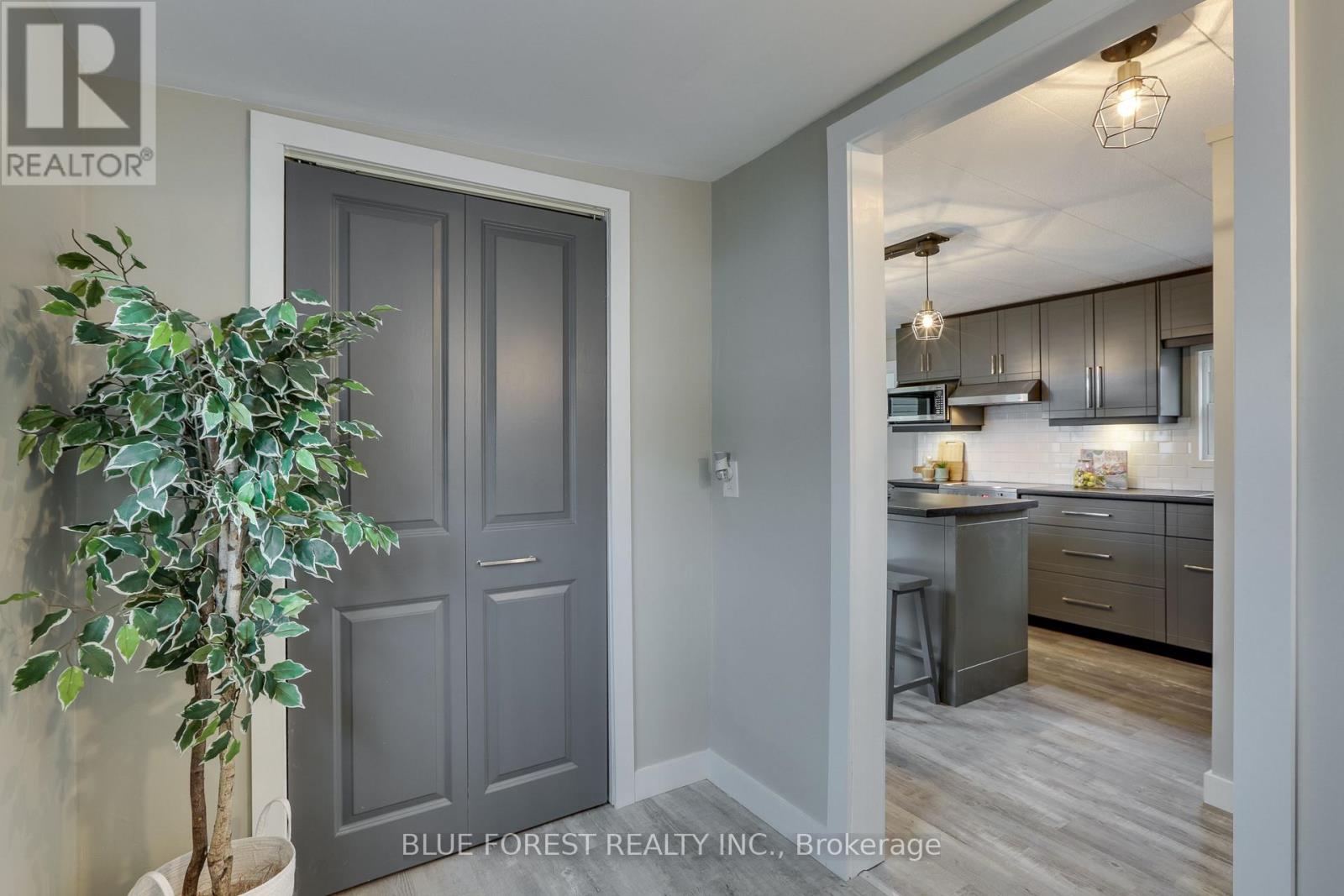 17 - 3100 Dorchester Road, Thames Centre, Ontario  N0L 1G5 - Photo 3 - X12078255