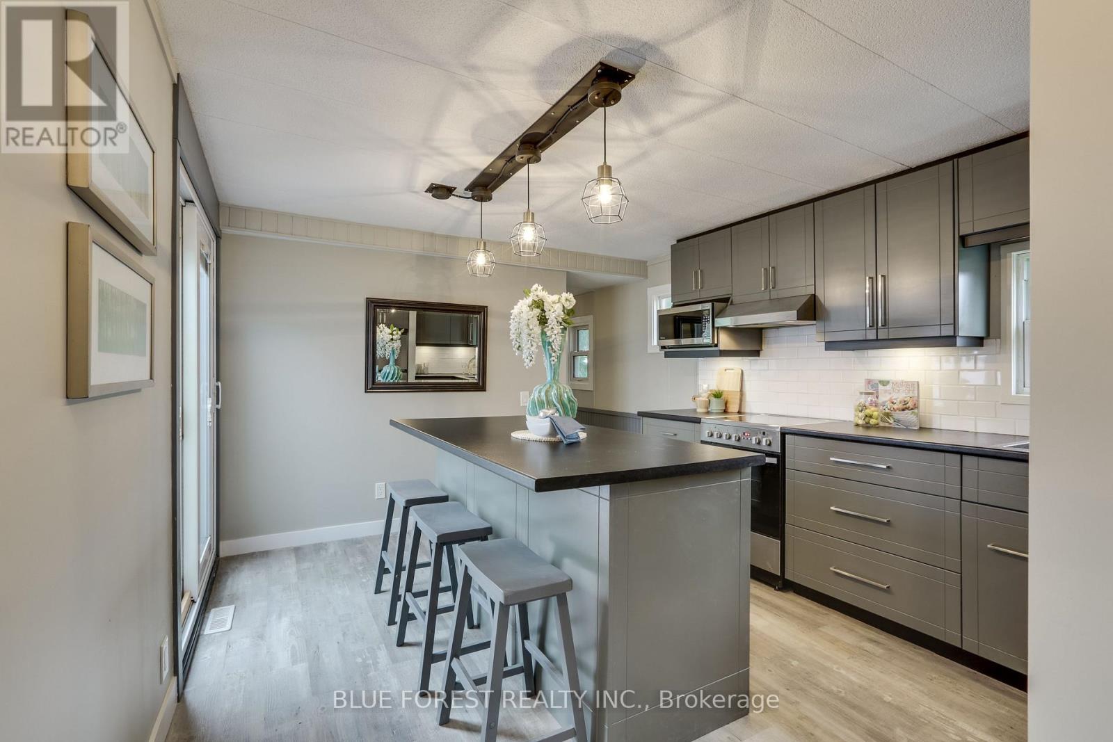 17 - 3100 Dorchester Road, Thames Centre, Ontario  N0L 1G5 - Photo 4 - X12078255
