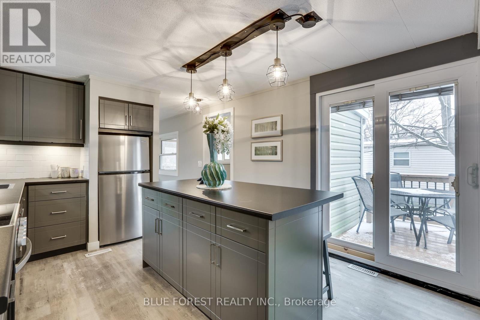 17 - 3100 Dorchester Road, Thames Centre, Ontario  N0L 1G5 - Photo 6 - X12078255